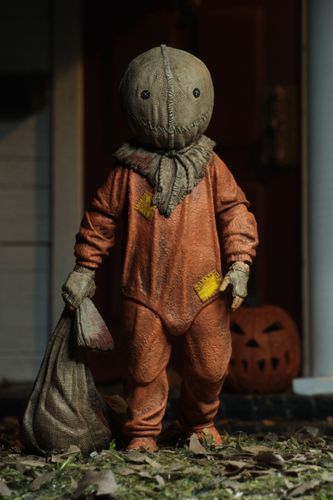 From the delightfully deranged 2007 cult classic film Trick R Treat, Sam joins NECA's Ultimate line! The mysterious trick-or-treater gets a deluxe release with all-new, highly articulated body and accessories galore