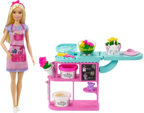 ​Be a florist and create beautiful flower arrangements with this exciting playset! Includes Barbie® florist doll, flower-making station, 3 dough colors (yellow, pink and green), 2 vases, a mold, cleaning tool and a teddy bear.​​